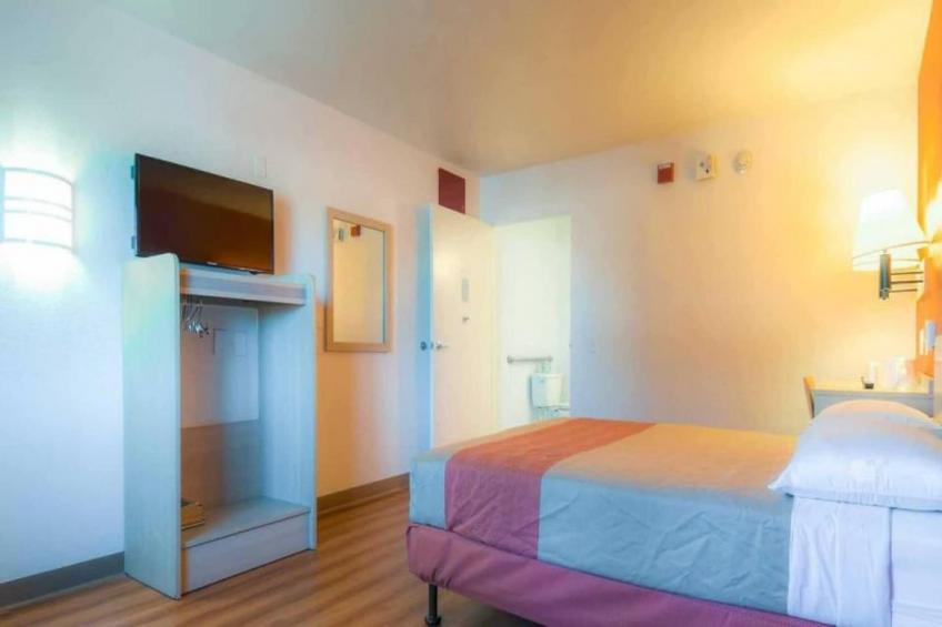 2 Full Beds  Mini Fridge - foto 32