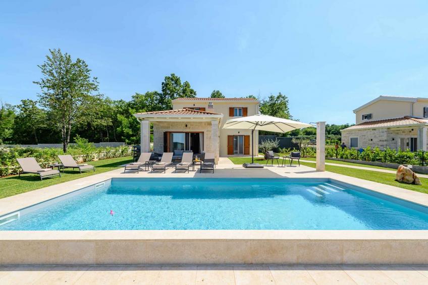 Villa with pool and air conditioning - BF-F8R9V