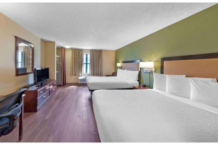 2 Queen Beds  Non-Smoking Kitchen - foto 24