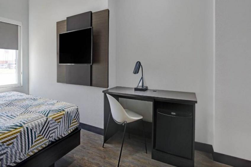 1 King Bed  Non-Smoking Mini Fridge - foto 8