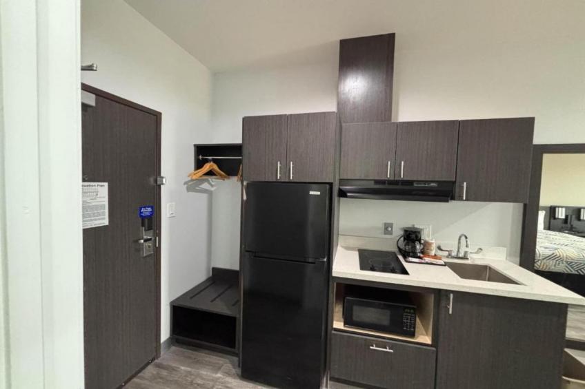 2 Queen Beds  Non-Smoking Kitchen