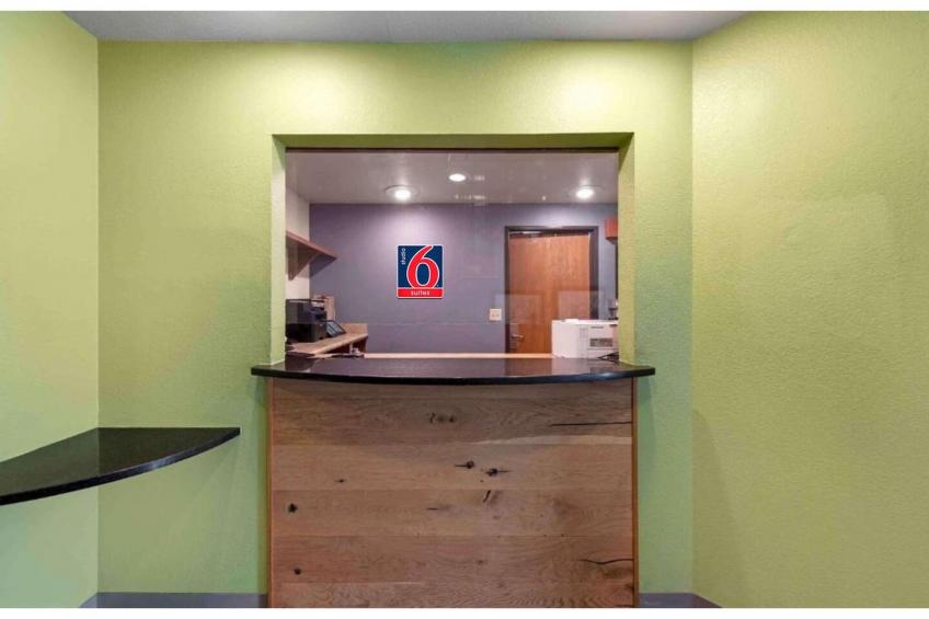 1 King Bed | Hearing Accessible, Kitchen - foto 5