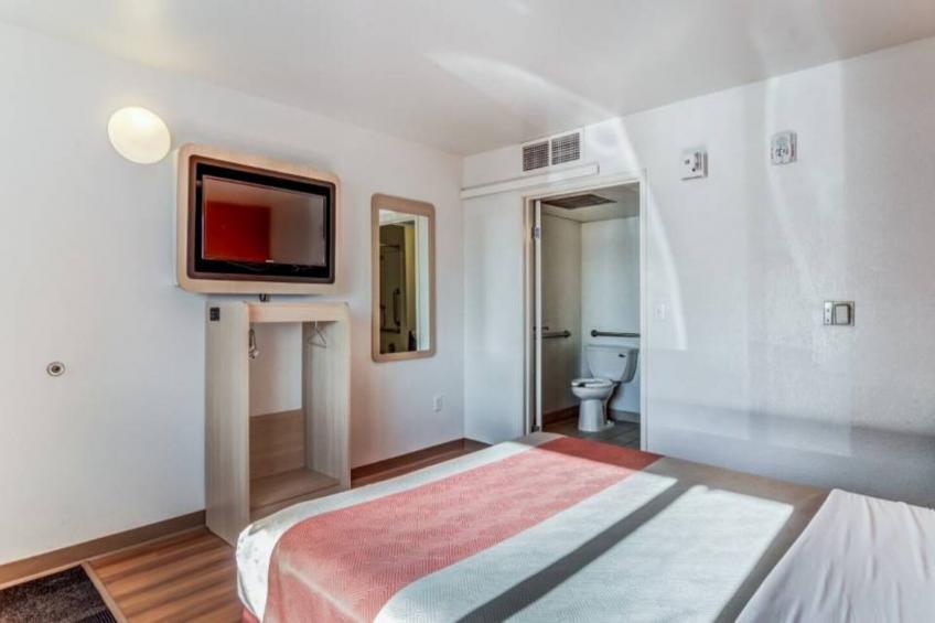 1 Queen Bed  Non-Smoking - foto 6