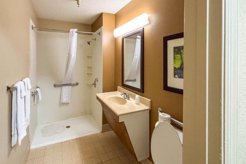 1 Queen Bed | Mob Acc Tub Ste Nsmk Sb Micfri - foto 31