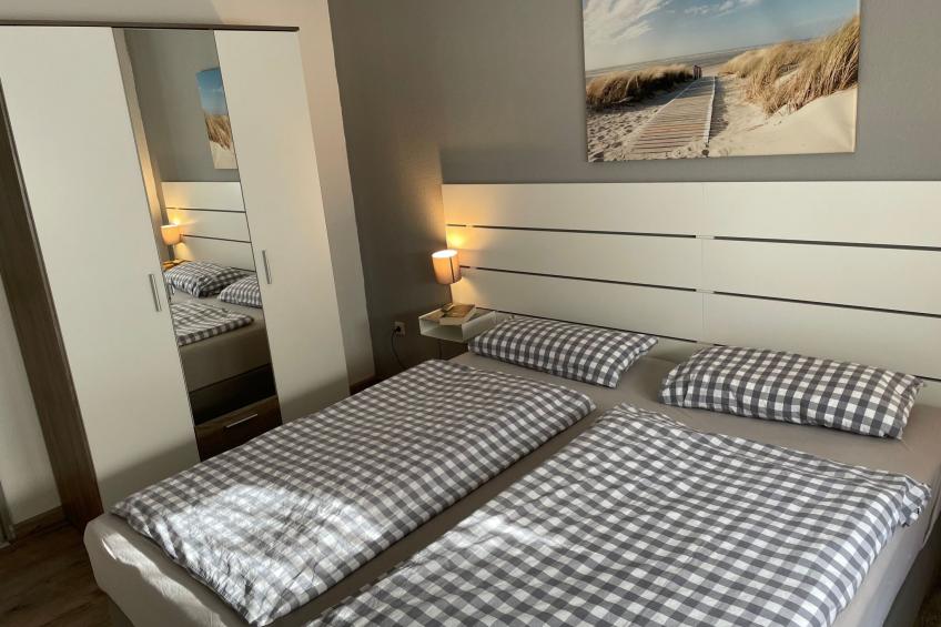 Sonnige Ferienwohnung mit großem Garten