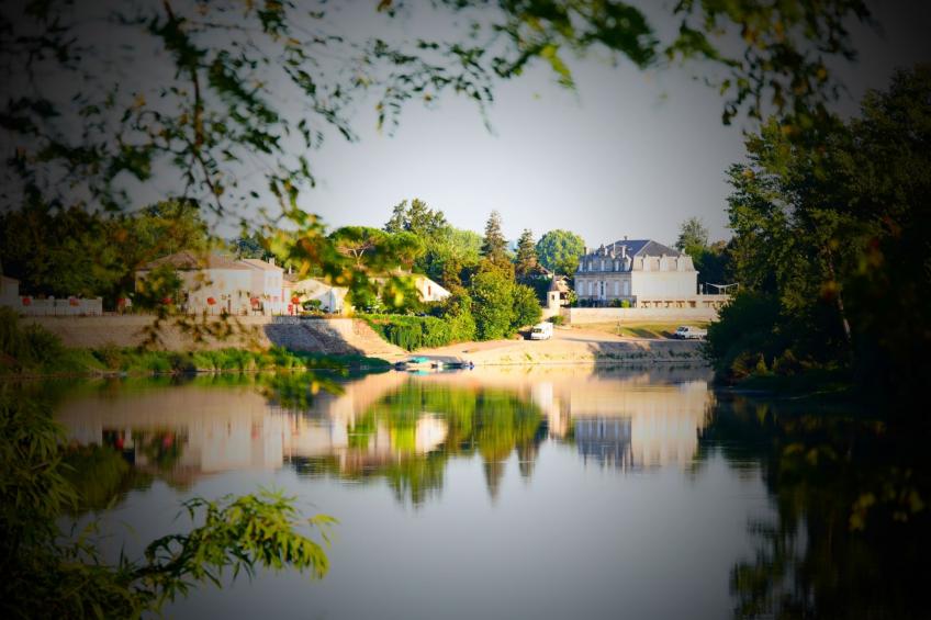 Schloss mit Überlaufpool an der Dordogne - foto 39