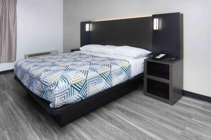 1 King Bed  Non-Smoking - foto 8
