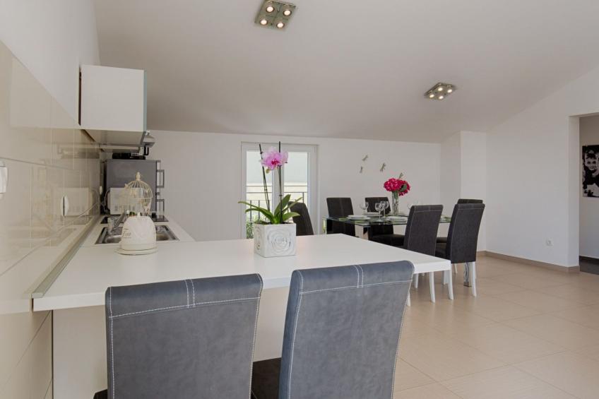 Luxuriöse Villa mit Pool, großem mediterranen Garten und Kinderspielplatz. - foto 23