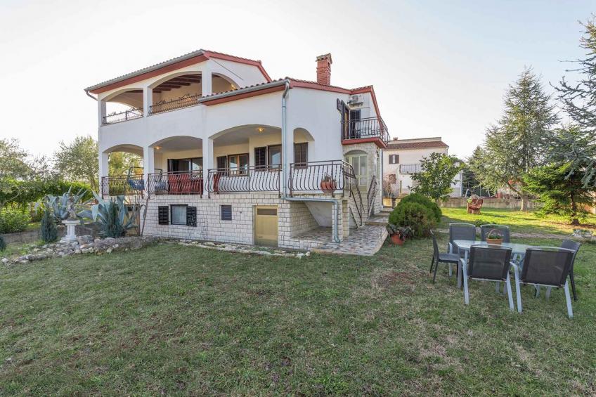 Vakantiewoning met balkon en airconditioning - BF-J9KPF - foto 2