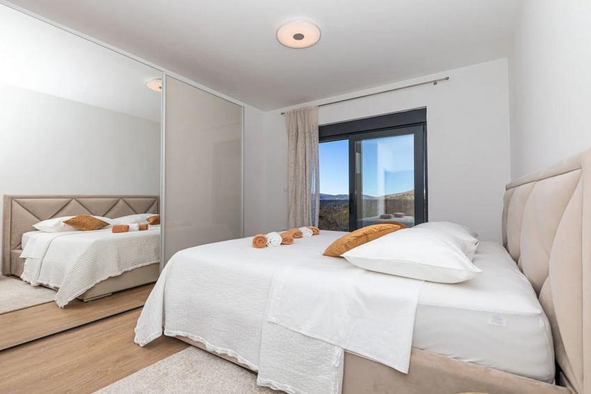 Luxurious Sanctuary Villa Primorski Dolac with Pool - Three Bedroom Villa with Pool - foto 11