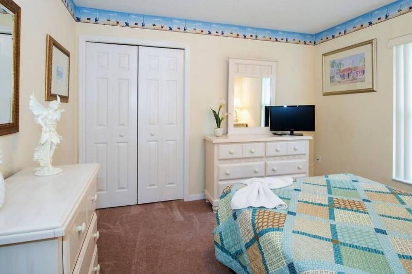 Sonniger Privatpool mit freistehendem Whirlpool und Filmraum - foto 22