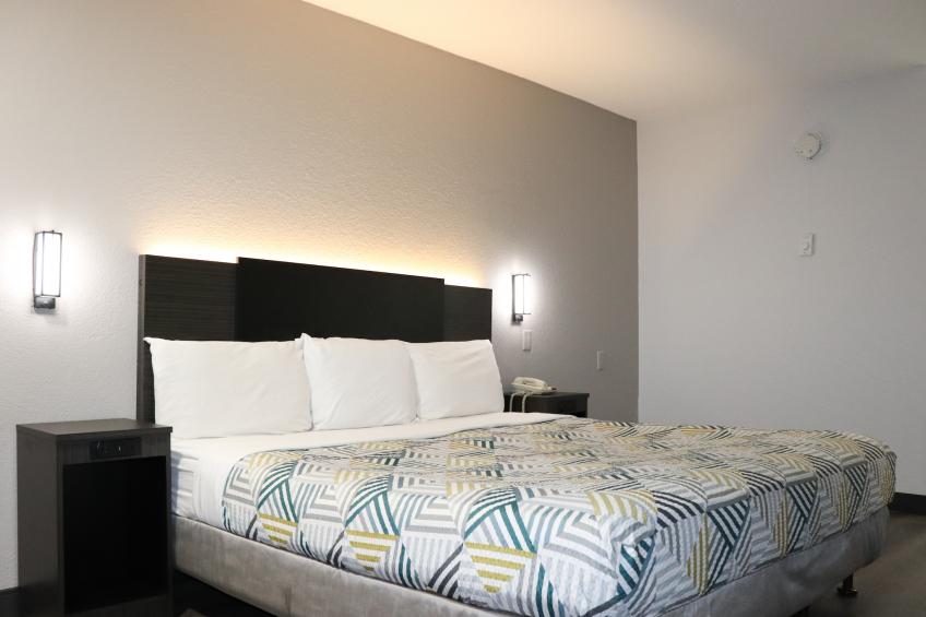 1 KING BED - foto 3