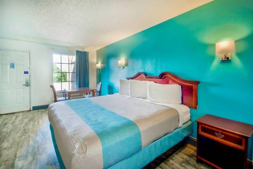 1 King Bed  Non-Smoking Micfridge - foto 15
