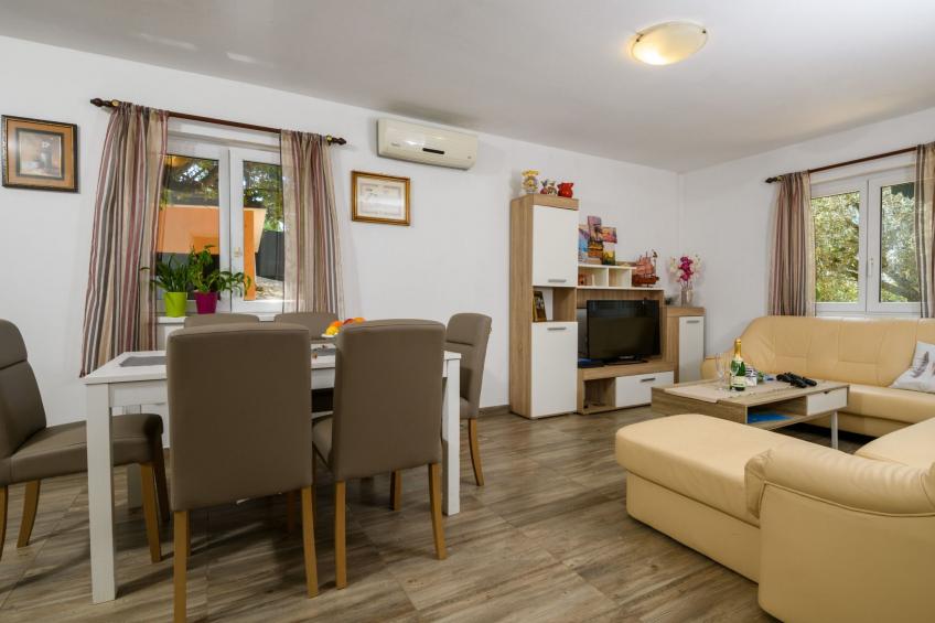 Wunderschönes Ferienhaus in Pomer mit Garten - foto 16