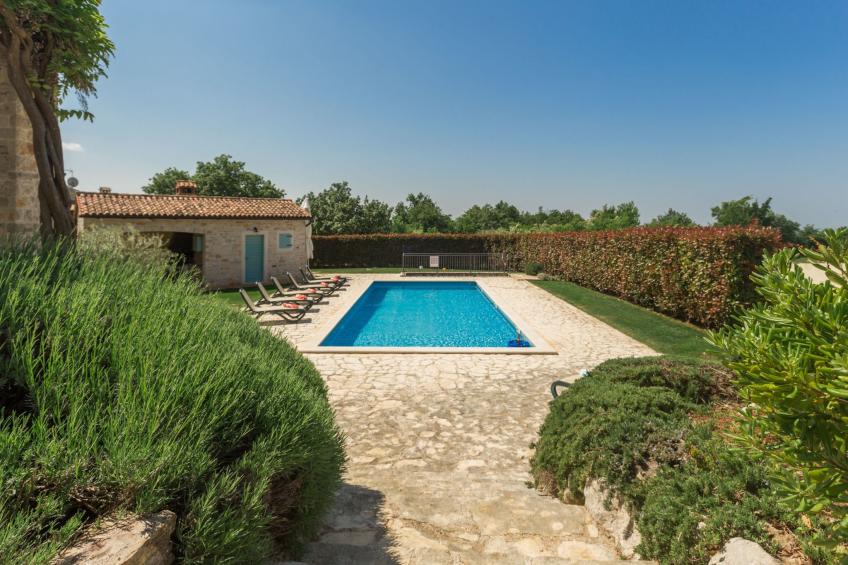 Villa mit Pool, Garten und Sommerküche - foto 11