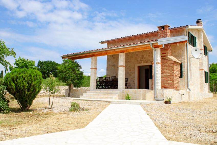 Anwesen "Steinperle mit beheiztem Schwimmbad"