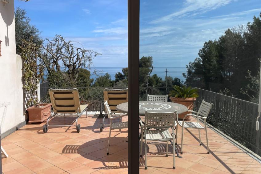 Junges Haus' Wohnung mit Wasserblick