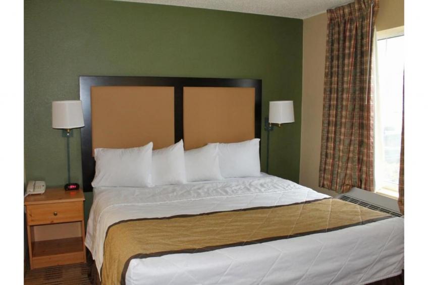 1 King Bed | Non-Smoking, Kitchen, Shower - foto 14