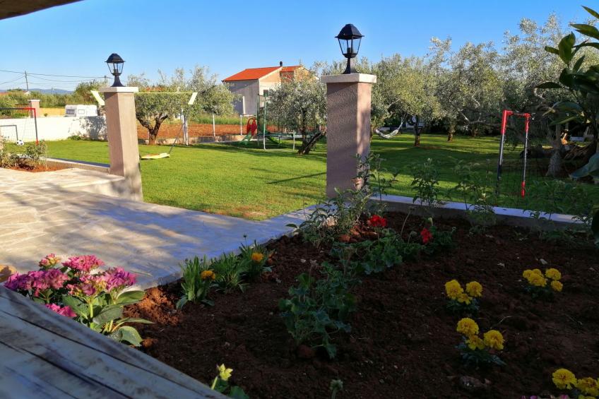 Angenehmes Haus in Posedarje mit großem Garten - foto 27