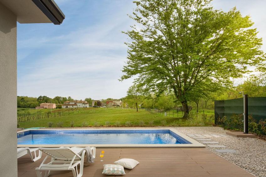 Charmante Villa mit gepflegtem Garten und beheiztem Pool - foto 2