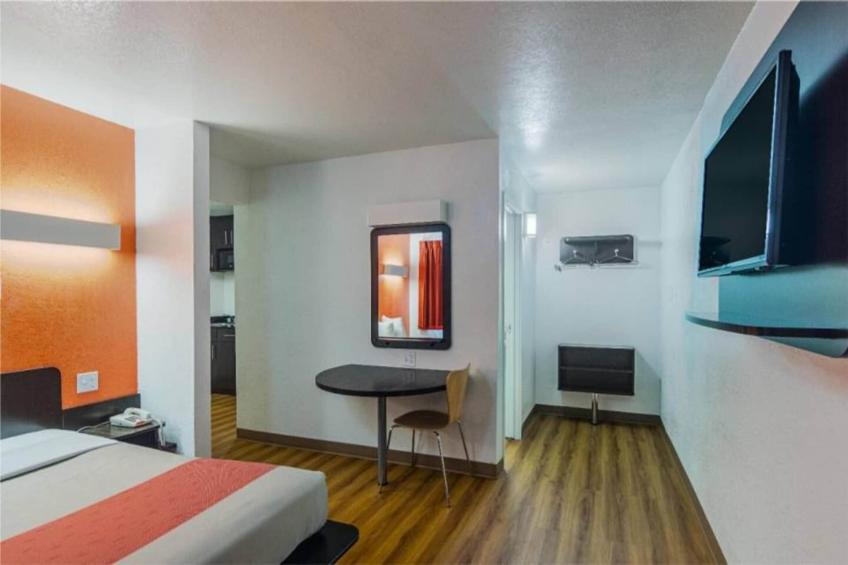 1 QUEEN BED  NON-SMOKING KITCHEN - foto 4