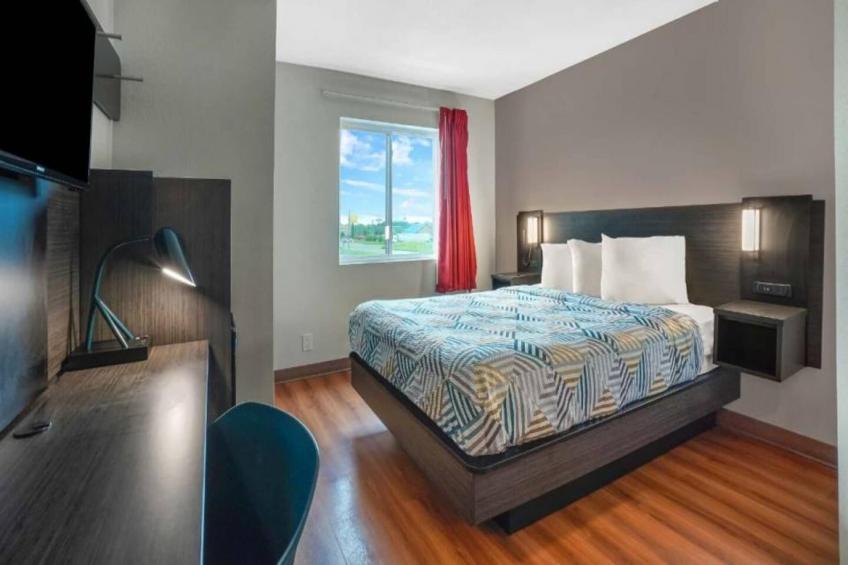 1 Queen Bed  Micfridge Non-smoking - foto 9