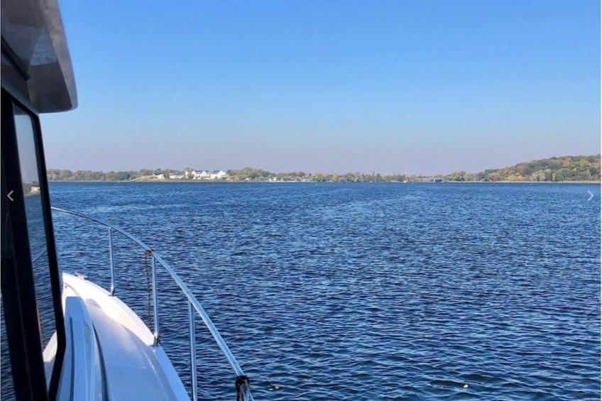 Yacht Overtime im Hafen der Marina Braunsbedra - foto 12