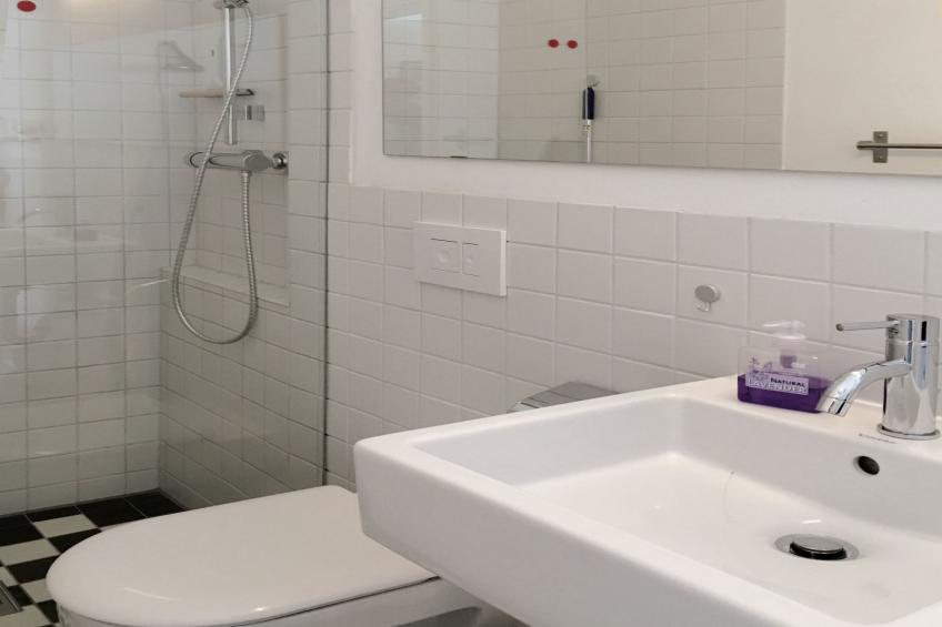 Zentrale Wohnung mit Klavier, Kunst und Design - foto 7