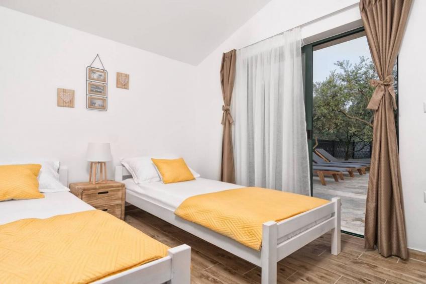 Hidden Gem Holiday Home with Pool in Kastel Stafilic - Two Bedroom Holiday Home with Pool - foto 10