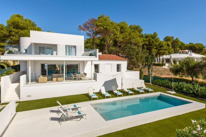 Villa Lucia mit Meerblick und Pool in Santo Tomas