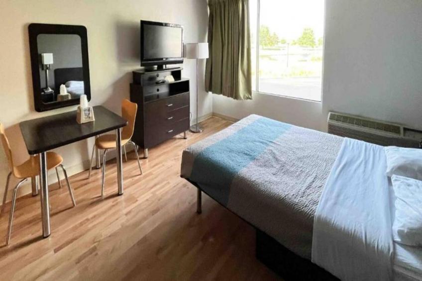 1 King Bed  Smoking Kitchen - foto 11