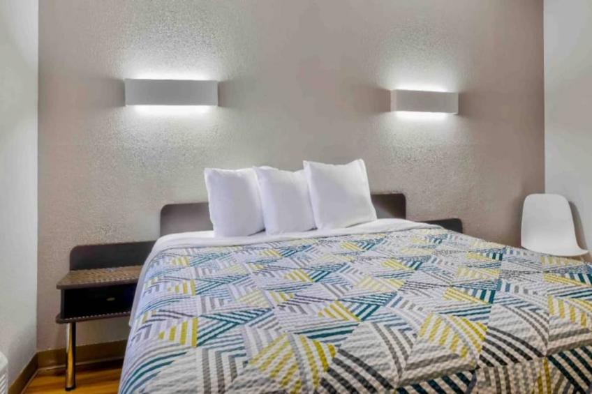 1 King Bed  Non-Smoking Micfridge - foto 15