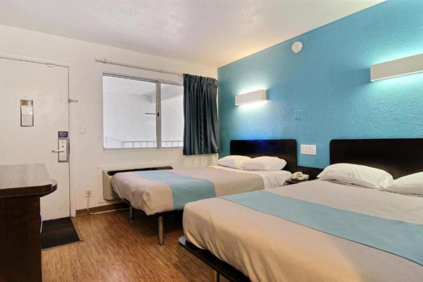 2 Full Beds  Smoking Micfridge - foto 20