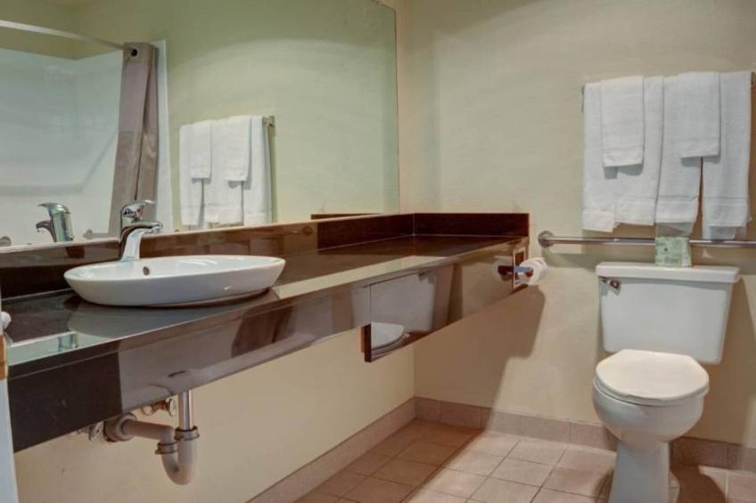2 QUEEN BEDS  MOBILITY ACCESSIBLE NON-SMOKING - foto 16