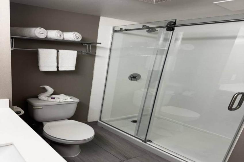 2 Queen Beds  Mobil Access Tub Nsmk Micfridg - foto 19