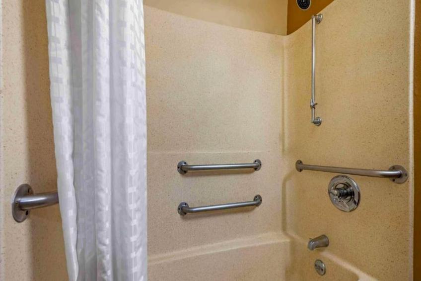 1 Queen Bed | Mobil Access Tub Ste Smk Ktchn - foto 14