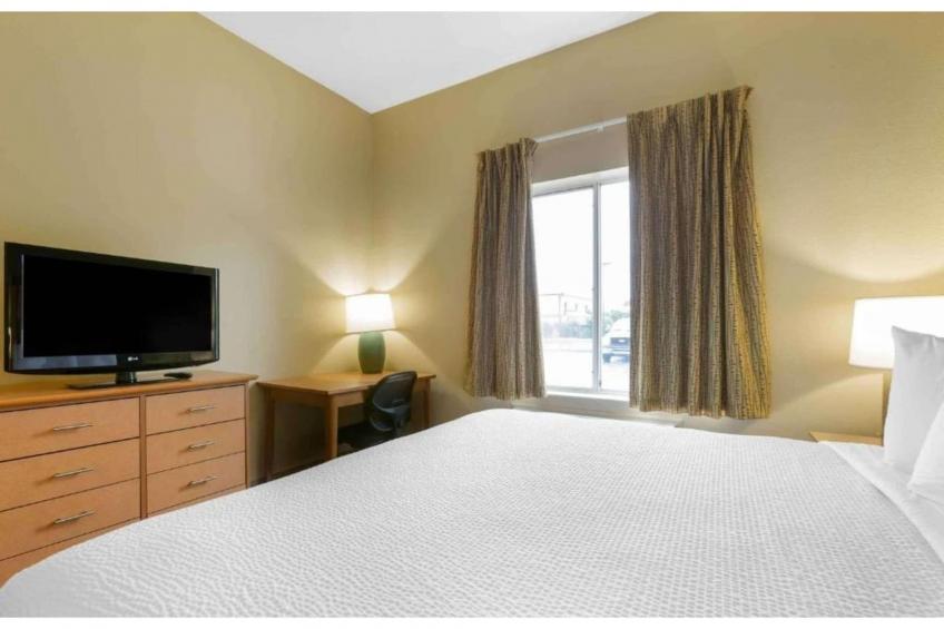 1 King Bed | Hearing Accessible, Kitchen - foto 16