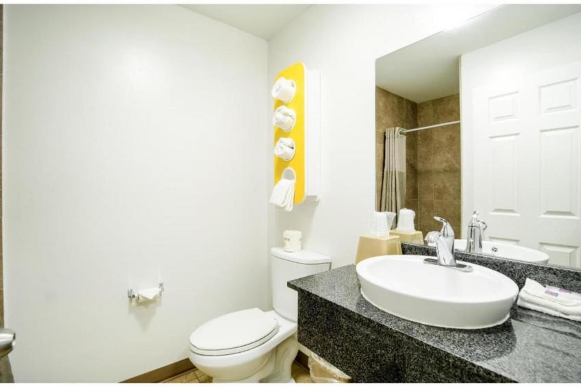 2 Full Beds  Smoking Kitchen - foto 8