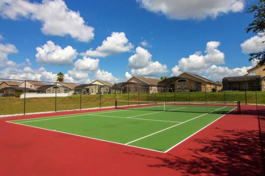 Sonniger Privatpool mit freistehendem Whirlpool und Filmraum - foto 32