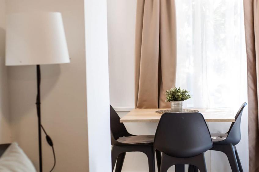 Stylish Apartments with Osijek Near Top Attractions - Standard Studio Apartment  - Maks 3 - foto 12