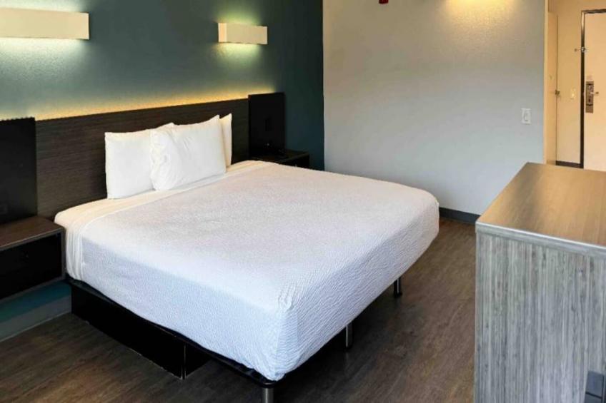1 King Bed  Non-Smoking Micfridge - foto 7