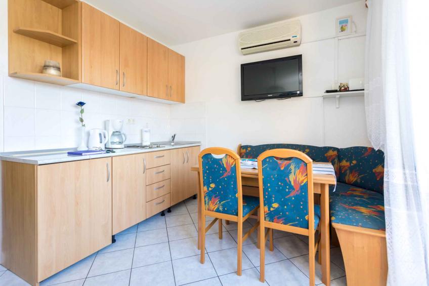 Holiday apartment for 4 people with air conditioning, wifi, near the center - BF-B4RZK - foto 17