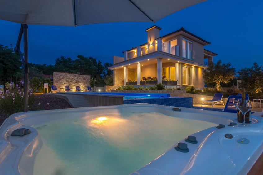 Schöne Villa in einer ruhigen Umgebung mit Pool - foto 41