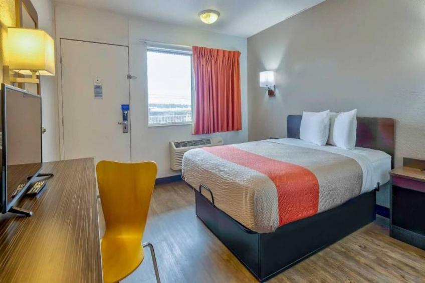 1 Queen Bed  Non-Smoking - foto 15