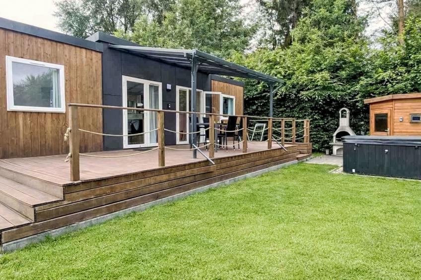 Schönes Ferienhaus in Wackersdorf mit Whirlpool und Terrasse