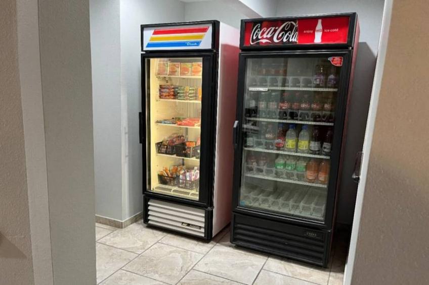 2 Full Beds  Non-Smoking Micfridge - foto 21