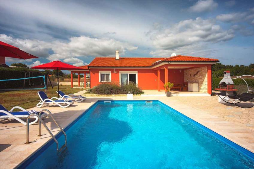 Holiday house with pool - BF-8M5TX