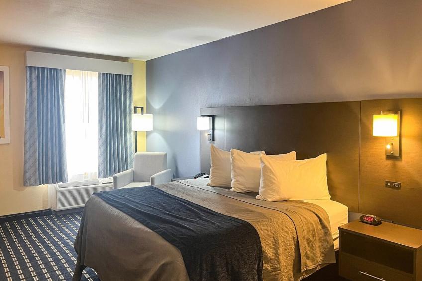 1 King Bed  Mob Acc RI Shwr Nsmk Micfridg - foto 10