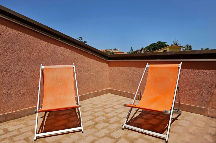 Helle mediterrane Villa mit Veranda und Garten - foto 18