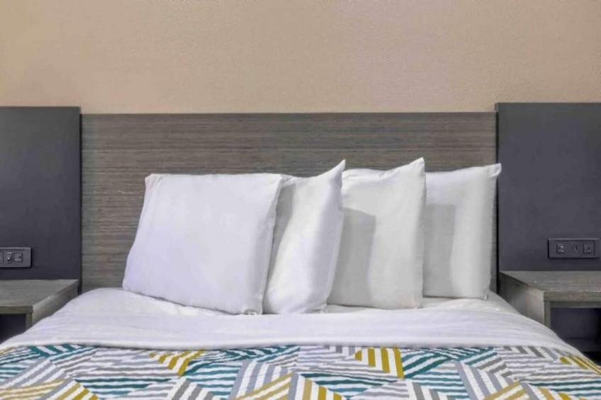1 Queen Bed  Mobil Acces Tub Nsmk Minifridg - foto 8